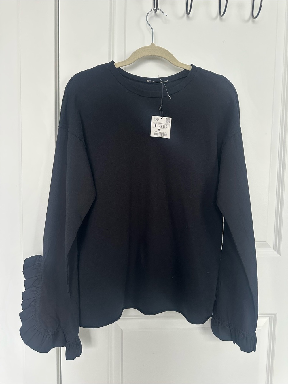 Zara Black Crewneck Sweatshirt with Ruffle Sleeve Detail